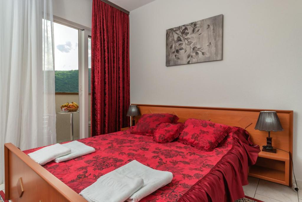 Двухместный (Двухместный номер с 1 кроватью, террасой и видом на море) отеля Hotel Kruna, Будва