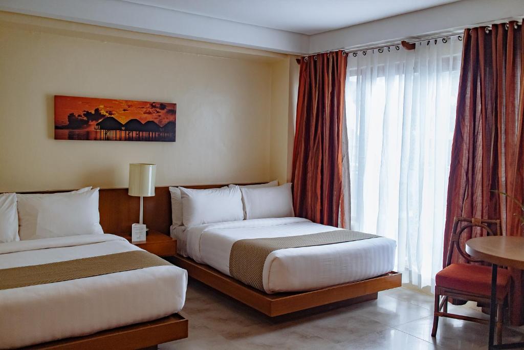 Сьюит (Представительский номер Делюкс) курортного отеля Crown Regency Beach Resort, Боракай