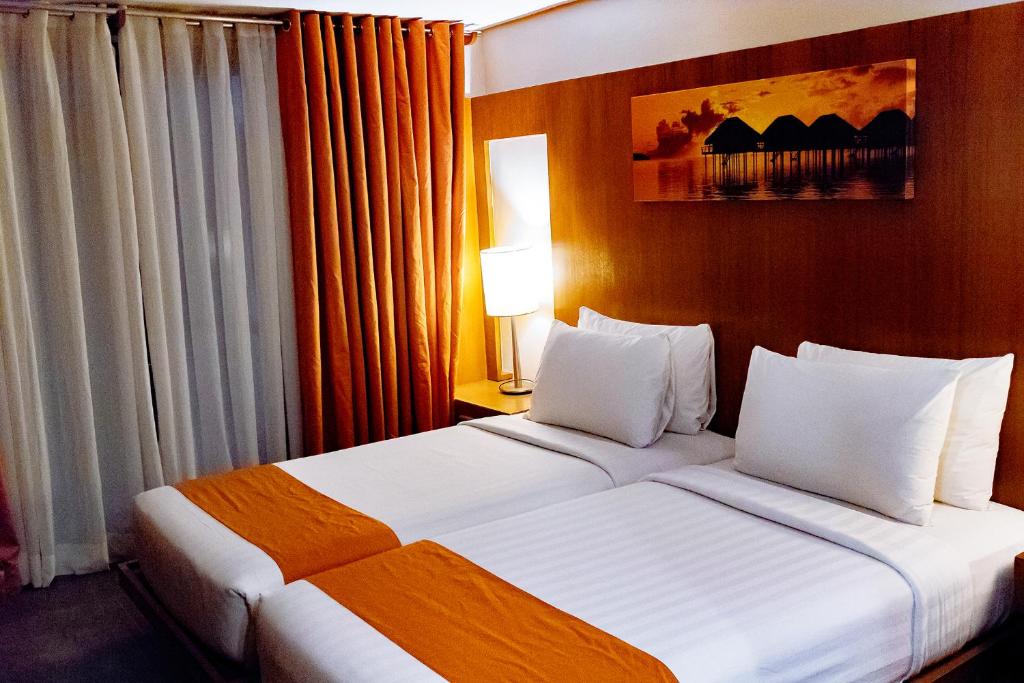 Двухместный (Улучшенный двухместный номер с 1 кроватью или 2 отдельными кроватями) курортного отеля Crown Regency Beach Resort, Боракай