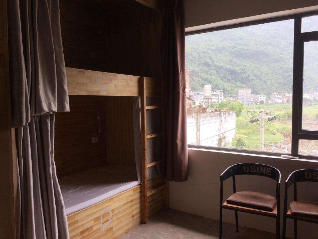 Номер (Кровать в общем 8-местном номере для мужчин и женщин) хостела Mountain Stream Inn Yangshuo, Яншо