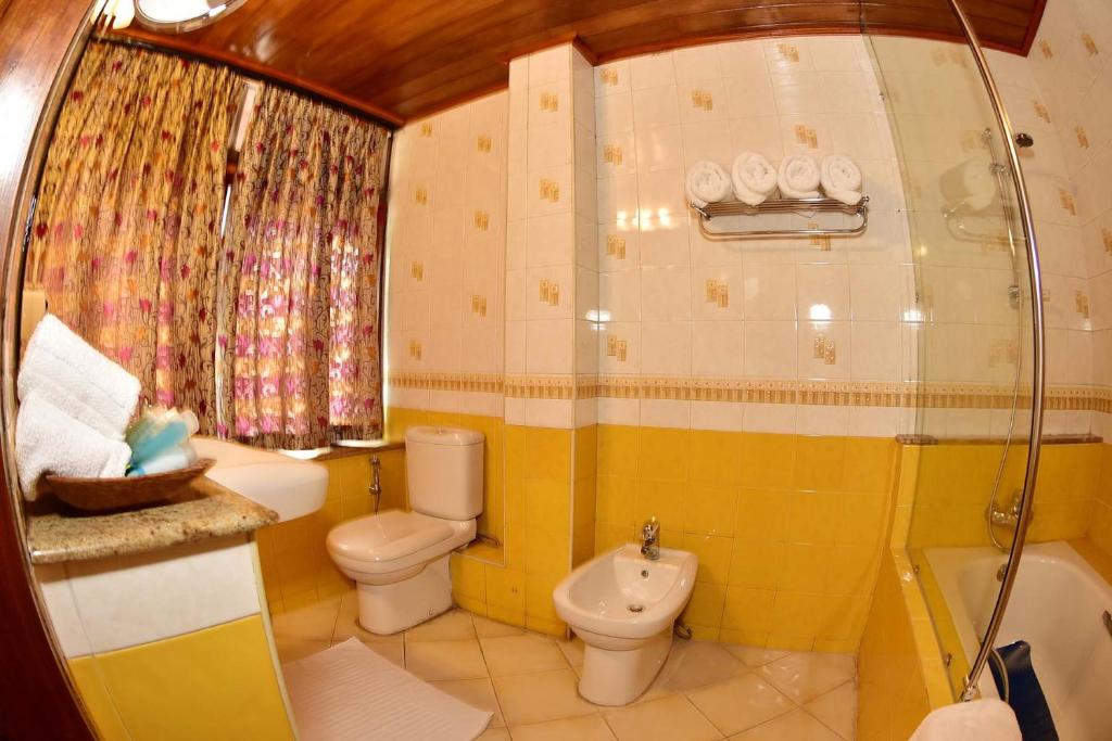 Трехместный (Grand Luxary Family room with Bathtub), Colombo Villa at Cambridge Place