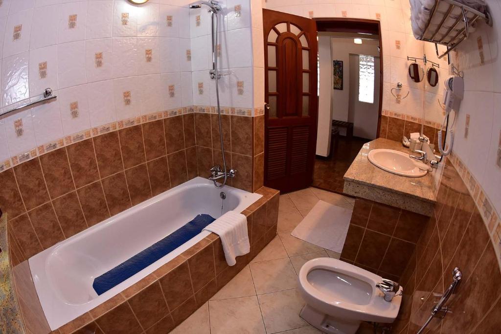 Двухместный (Deluxe Room with Bathtub & Direct Pool Access), Colombo Villa at Cambridge Place