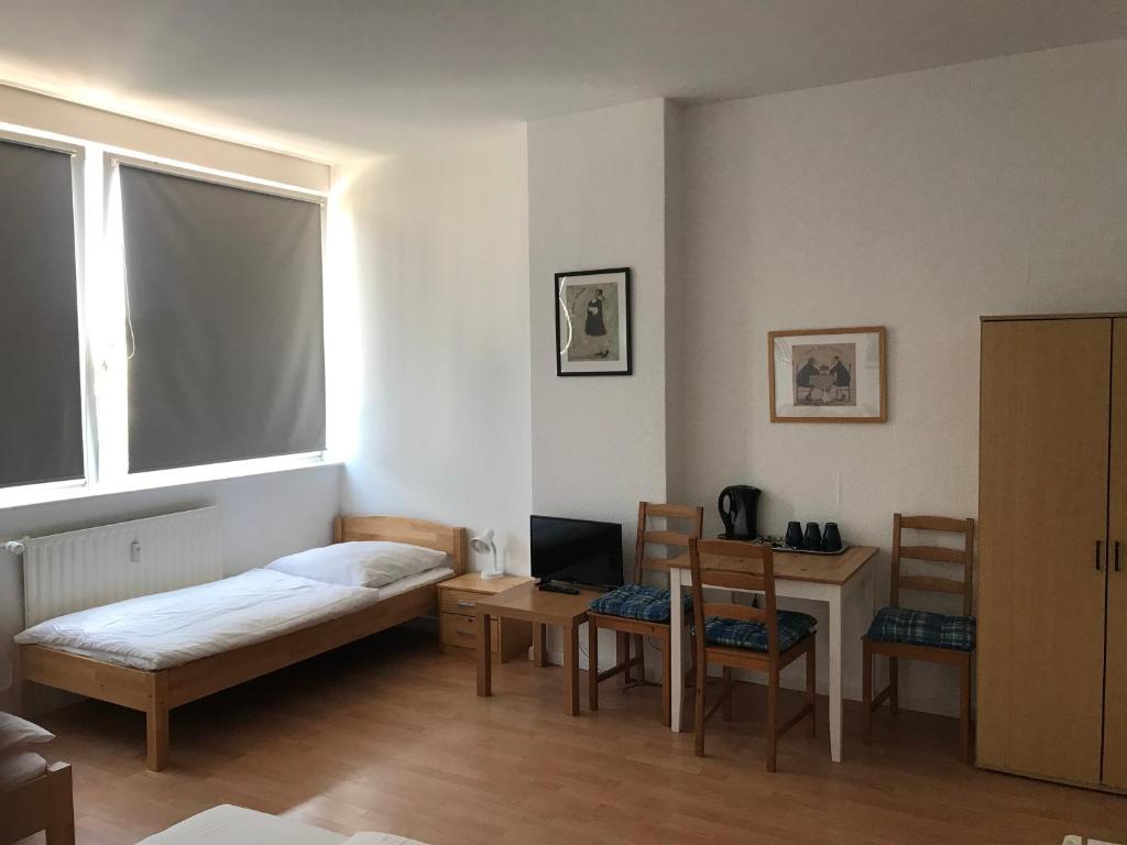 Трехместный (Трехместный номер - Доступ для гостей с ограниченными физическими возможностями) гостевого дома City Inn, Берлин