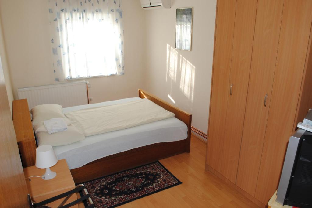 Апартаменты (Апартаменты с 2 спальнями (для 3 взрослых)) гостевого дома Vila DeLux, Неготин