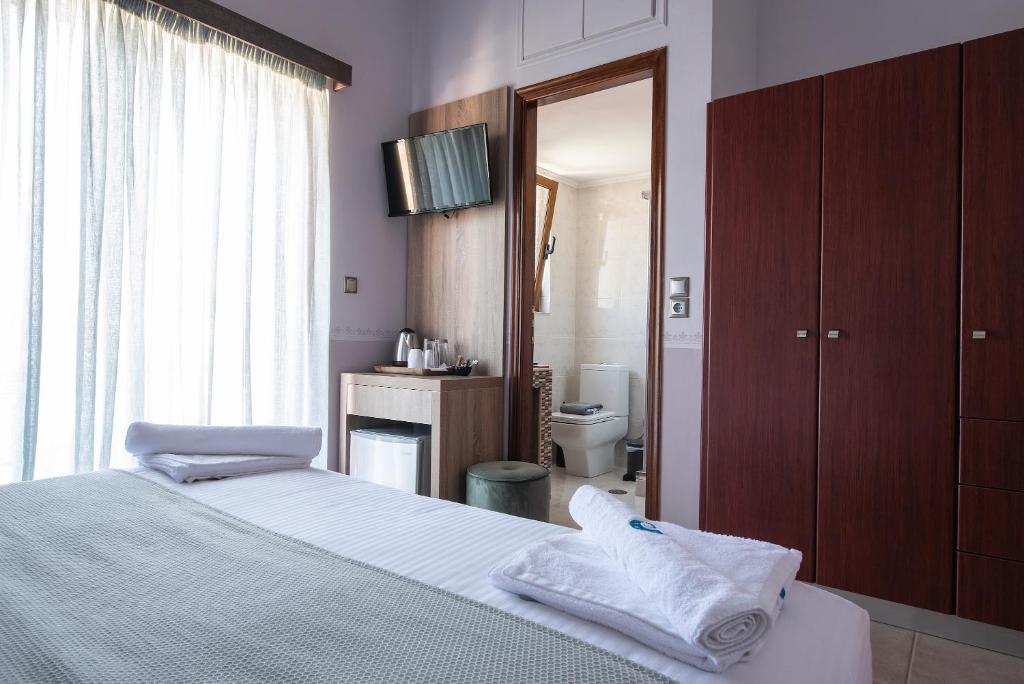 Двухместный (Двухместный номер с 1 кроватью или 2 отдельными кроватями и частичным видом на море) гостевого дома Cyrenia Guesthouse, Монемвазия