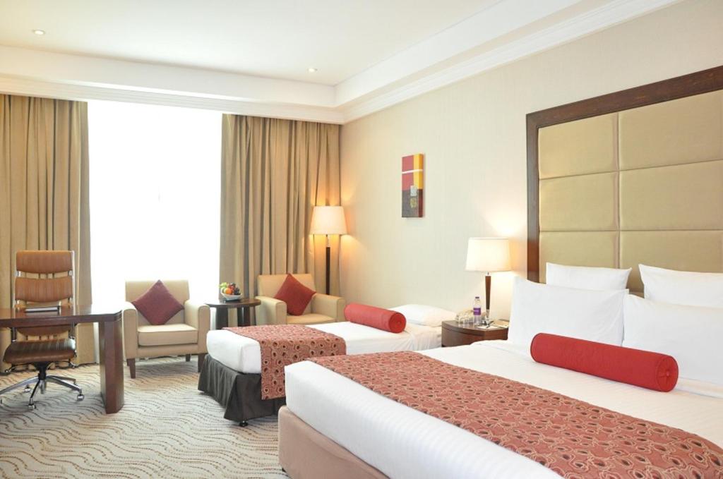 Трехместный (Трехместный номер Делюкс) отеля Park Regis Kris Kin Hotel, Дубай