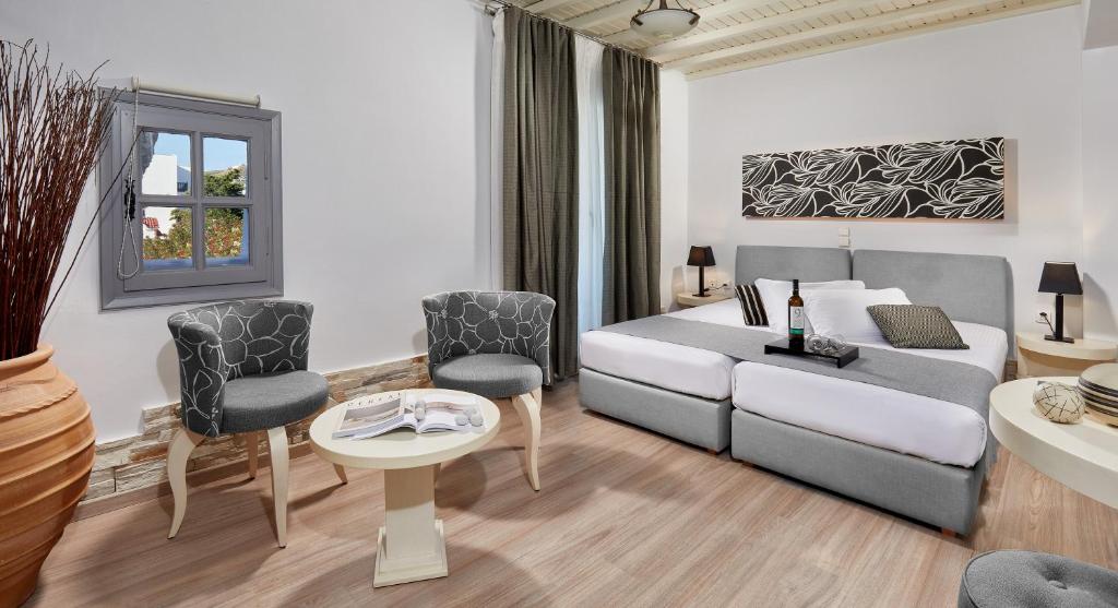 Двухместный (Улучшенный двухместный номер с 1 кроватью, вид на море или бассейн) отеля Galaxy Hotel, Наксос