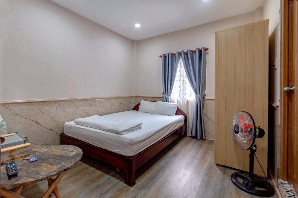 Двухместный (Улучшенный двухместный номер с 1 кроватью) отеля Khách sạn Golf Star Hotel, Кондао