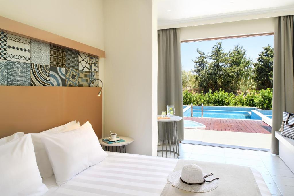 Сьюит (Люкс с собственным бассейном и гидромассажной ванной, вид на сад) курортного отеля Lindos Imperial Resort & Spa, Киотари