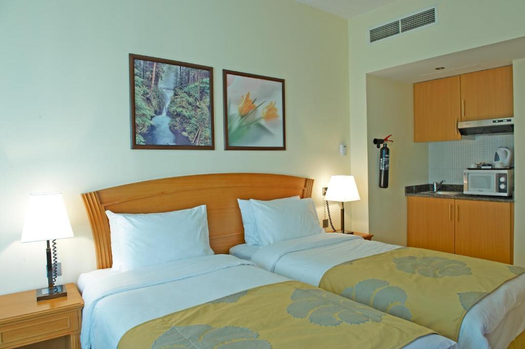 Двухместный (Стандартный номер-студио с 2 отдельными кроватями) апарт-отеля Golden Tulip Hotel Apartments, Шарджа