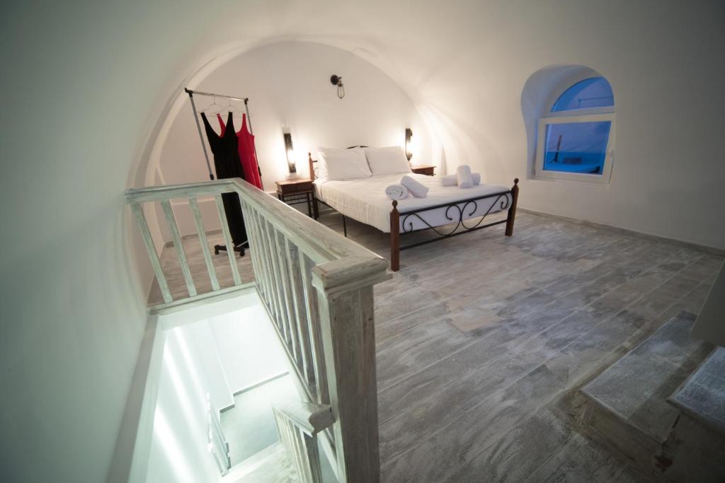 Сьюит (Deluxe Suite with Outdoor Hot Tub - Split Level), Villa Galaxy Santorini