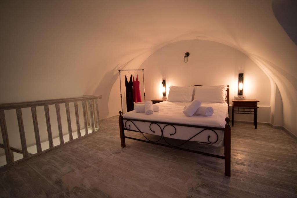 Сьюит (Deluxe Suite with Outdoor Hot Tub - Split Level), Villa Galaxy Santorini