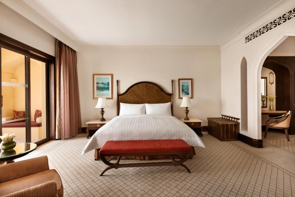 Сьюит (Представительский люкс) отеля Shangri-La Hotel, Qaryat Al Beri, Абу-Даби