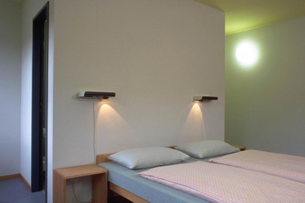Двухместный (Двухместный номер с 1 кроватью и собственной ванной комнатой) хостела Zurich Youth Hostel, Цюрих