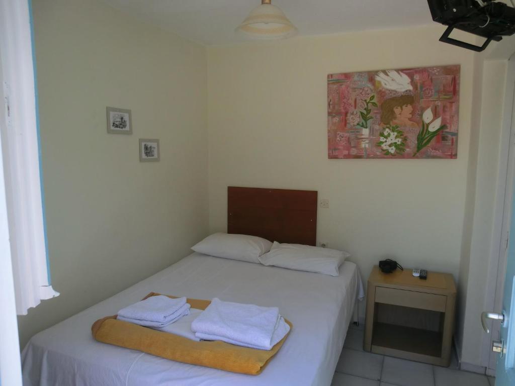 Двухместный (Двухместный номер с 1 кроватью) хостела Santorini Hostel, Тира