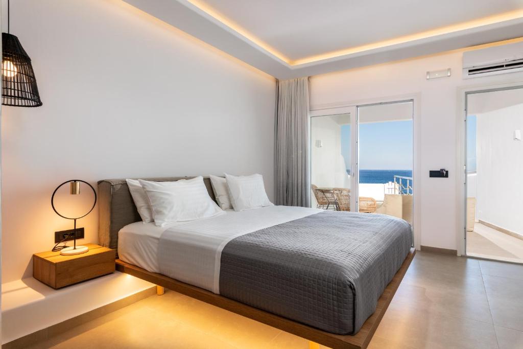 Двухместный (Двухместный номер Делюкс с 1 кроватью, собственным мини-бассейном и видом на море) отеля Avra Mykonos, Тоурлос