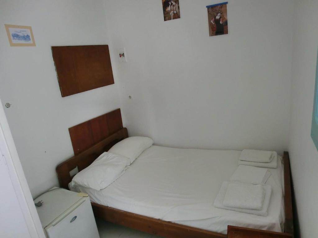 Двухместный (Бюджетный двухместный номер с 1 кроватью) хостела Santorini Hostel, Тира