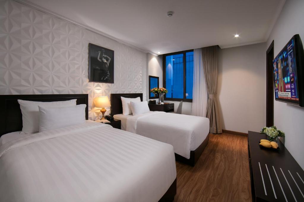 Двухместный (Двухместный номер Делюкс с 1 кроватью или 2 отдельными кроватями, вид на город) отеля Hotel de La Seine, Ханой