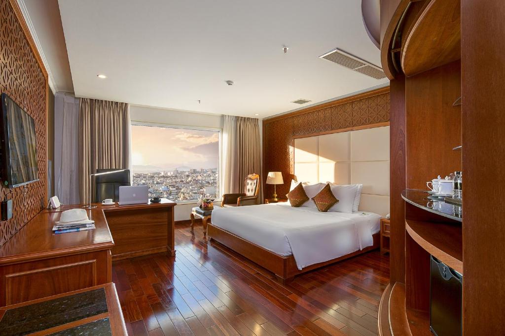 Студио (Luxury King Room City View - Free One way Airport Transfer) отеля Samdi Hotel, Дананг