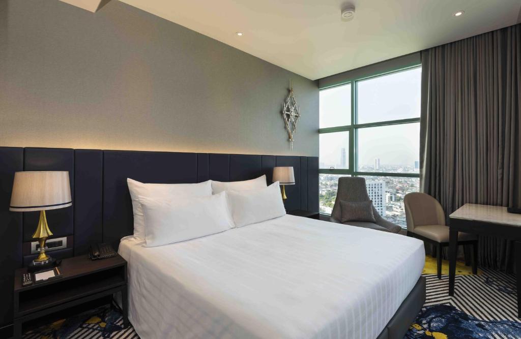 Сьюит (Специальное предложение — Люкс «Гранд» с 2 спальнями, вид на город) отеля Chatrium Hotel Riverside Bangkok, Бангкок