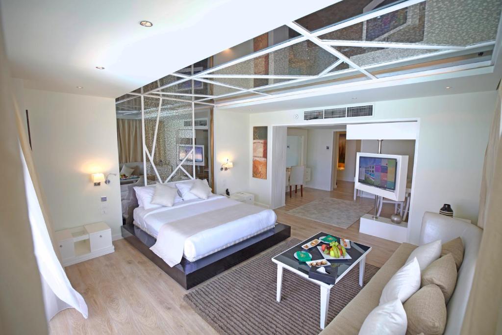 Сьюит (Люкс для новобрачных) курортного отеля Sunrise Montemare Resort -Adults Only, Шарм-эль-Шейх