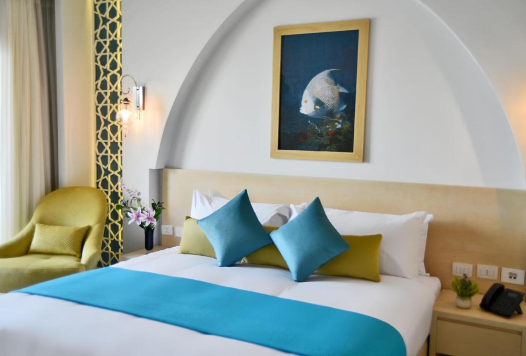 Одноместный (Улучшенный одноместный номер, вид на море) курортного отеля Hotelux La Playa Alamein, Эль-Аламейн