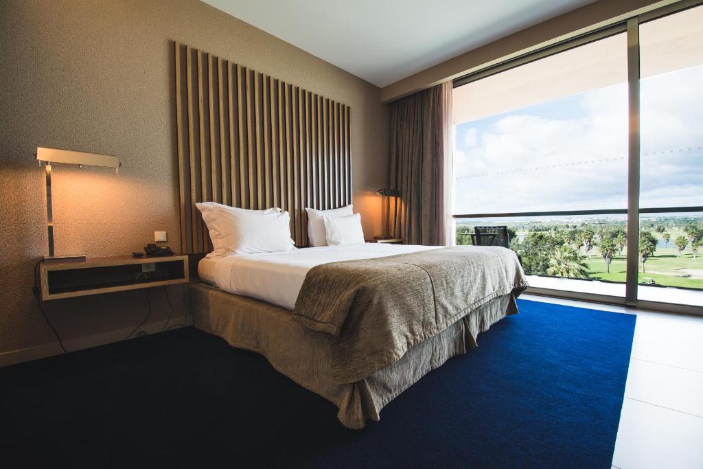 Двухместный (Двухместный номер «Престиж» с 1 кроватью или 2 отдельными кроватями, вид на загородный пейзаж - В стоимость включено питание по тарифу полупансион) курортного отеля Vidamar Algarve Hotel - Dining Around Half Board, Албуфейра