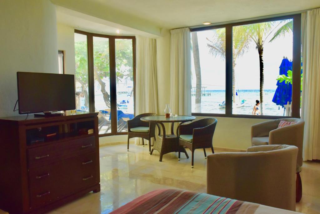 Апартаменты (Семейный люкс, вид на океан) отеля Playa Palms Beach Hotel, Плая-дель-Кармен