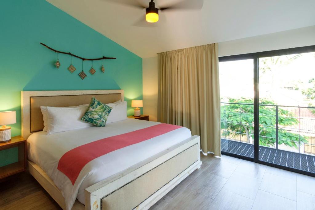 Сьюит (Роскошный люкс с отдельным балконом) отеля San Trópico Petit Hotel & Peaceful Escape, Пуэрто-Вальярта