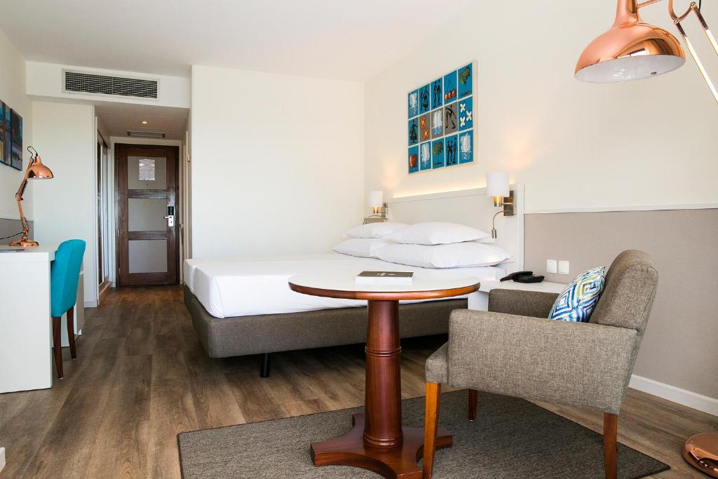 Двухместный (Улучшенный двухместный номер с 1 кроватью) отеля Hotel Pestana Cascais Ocean & Conference Aparthotel, Кашкайш