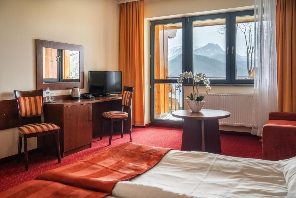 Двухместный (Двухместный номер «Комфорт» с 1 кроватью + дополнительная кровать) отеля Hotel Tatra, Закопане