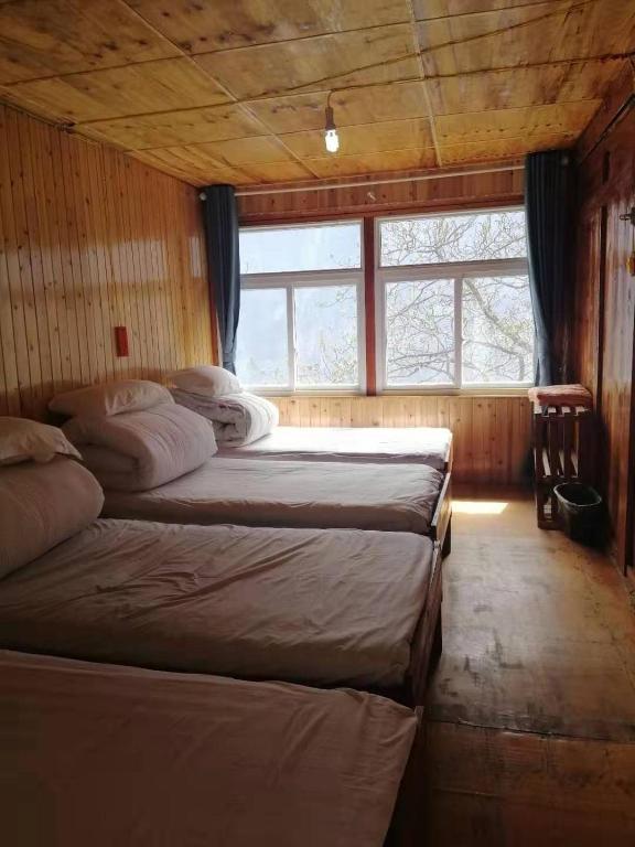 Четырехместный (Четырехместный номер с видом на горы), Walnut Garden Youth Hostel