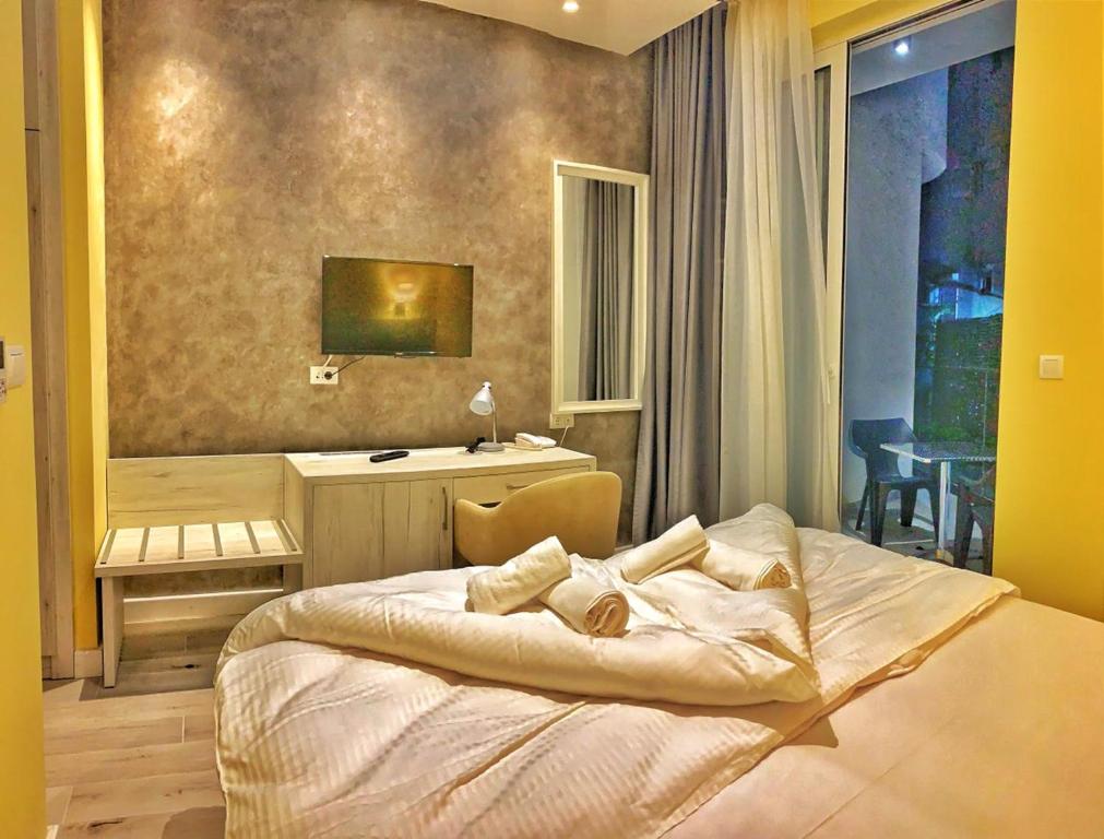 Двухместный (Двухместный номер с 1 кроватью или 2 отдельными кроватями и террасой) отеля Hotel Pierina, Будва