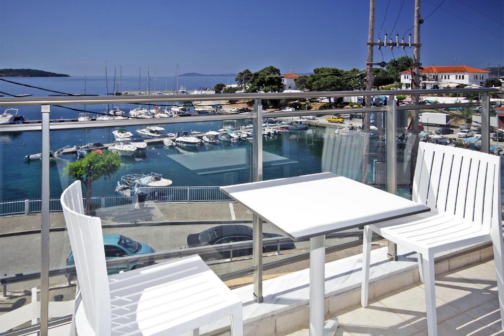 Двухместный (Двухместный номер с 1 кроватью с видом на море) отеля Aqua Marine 2, Неос-Мармарас