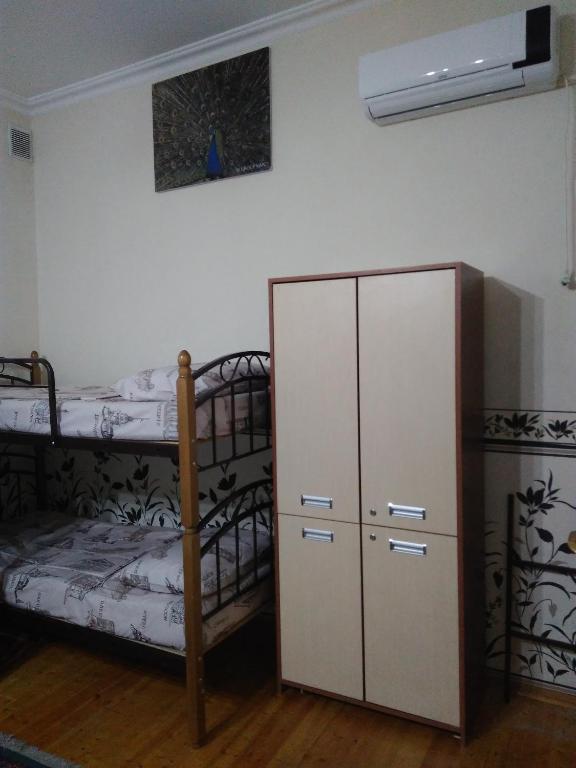 Двухместный (Двухместный номер с 2 отдельными кроватями и ванной комнатой) хостела Baku Central City, Баку
