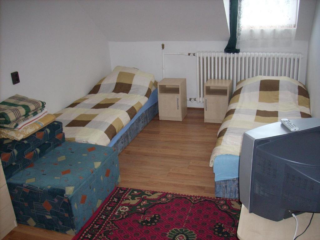 Двухместный (Двухместный номер с 1 кроватью или 2 отдельными кроватями, общая ванная комната) гостевого дома Fanni Vendégház, Мишкольц-Тапольца