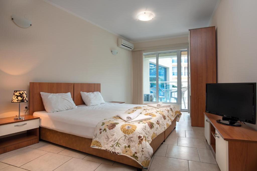 Двухместный (Двухместный номер с 1 кроватью и балконом) апарт-отеля Apart Complex Aquamarine, Обзор