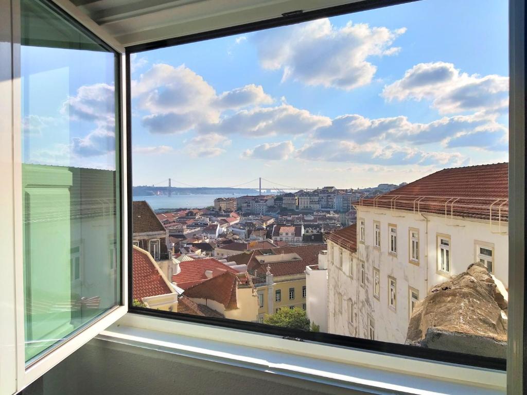 Двухместный (Улучшенный двухместный номер с 1 кроватью и видом на реку) отеля Solar Dos Mouros, Лиссабон