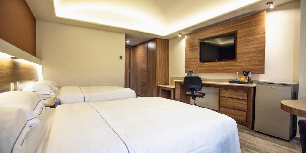 Двухместный (Улучшенный двухместный номер с 1 кроватью) отеля Occidental JF Puebla - Barceló Hotel Group, Пуэбла