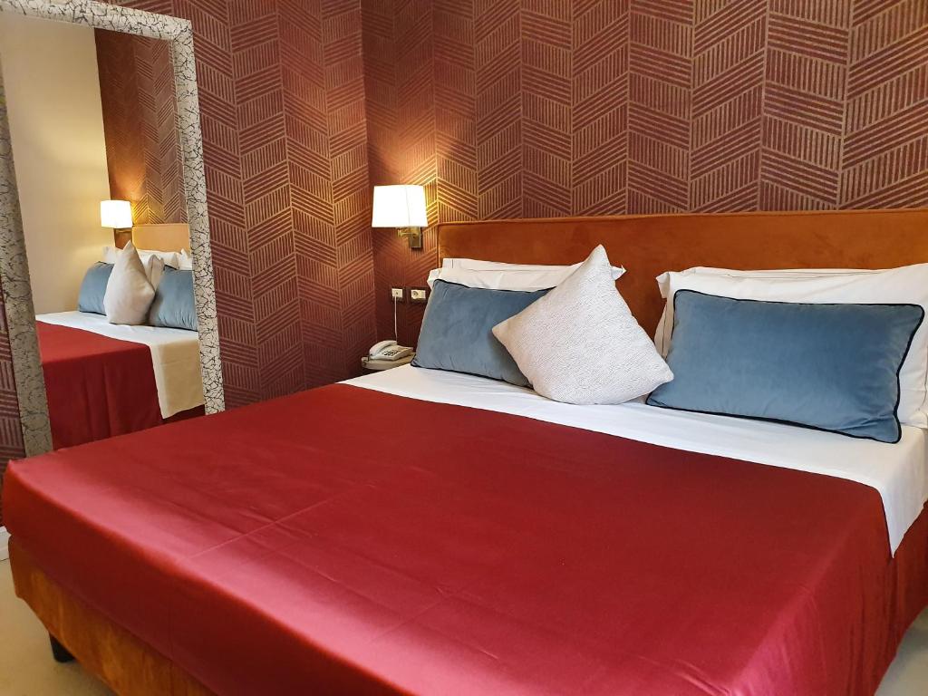 Двухместный (Улучшенный двухместный номер с 1 кроватью) отеля Hotel Axial, Флоренция