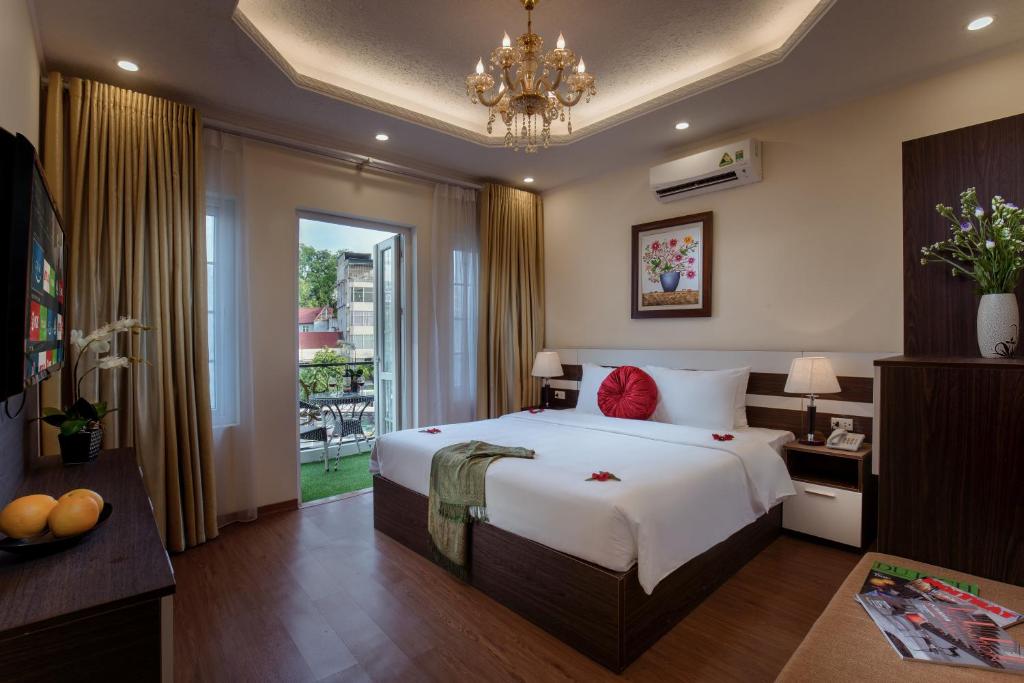 Сьюит (Полулюкс с балконом и видом на город) отеля Le Beryl Hanoi Hotel, Ханой