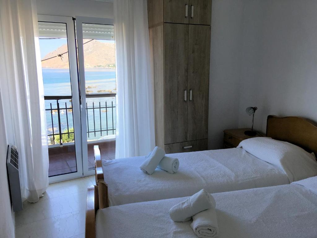 Номер (Дом для отпуска) отеля Traditional House by the Sea, Плакиас