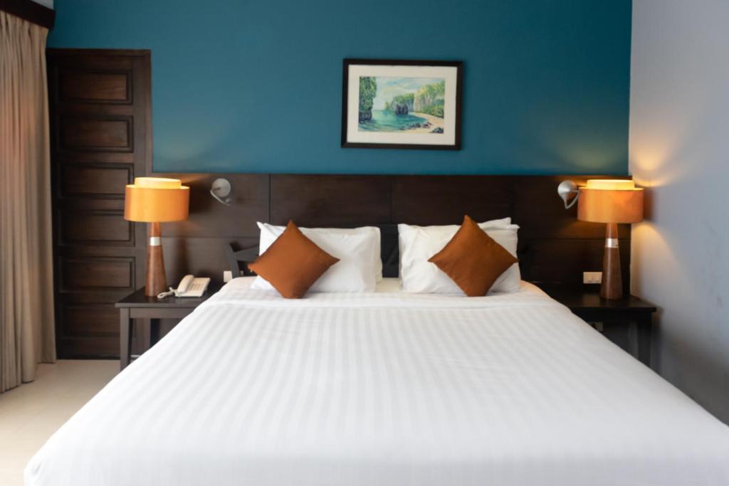 Двухместный (Двухместный номер Делюкс с 1 кроватью или 2 отдельными кроватями и балконом) курортного отеля Aonang Buri Resort, Краби