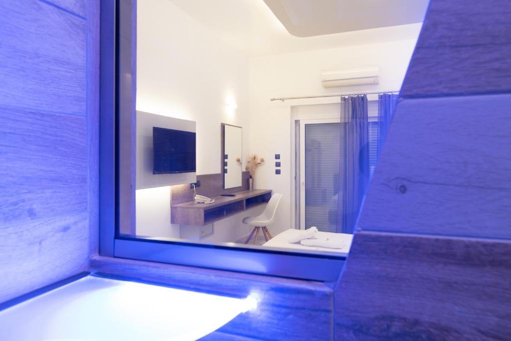 Двухместный (Улучшенный двухместный номер с 1 кроватью или 2 отдельными кроватями, вид на бассейн) апарт-отеля Bright Star, Фалираки