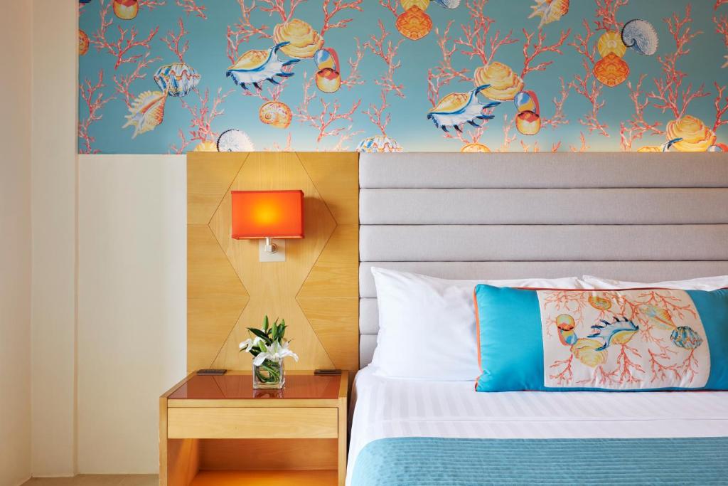 Двухместный (Улучшенный номер с кроватью размера «king-size») курортного отеля Movenpick Resort & Spa Boracay, Боракай