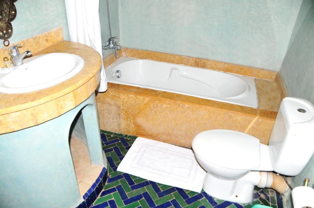 Четырехместный (Четырехместный номер с собственной ванной комнатой), Riad Mhidou