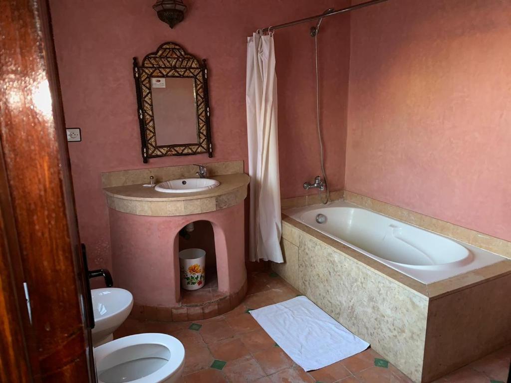 Одноместный (Одноместный номер с собственной ванной комнатой), Riad Mhidou