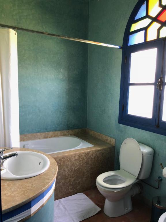 Четырехместный (Четырехместный номер с собственной ванной комнатой), Riad Mhidou