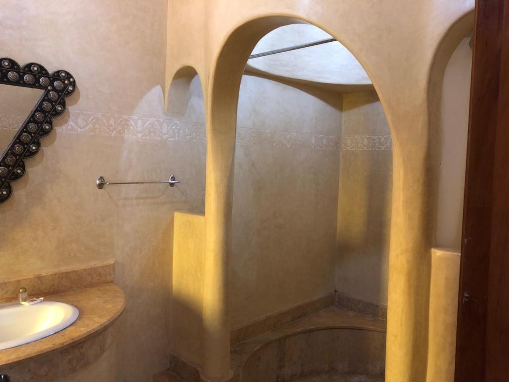 Трехместный (Трехместный номер с собственной ванной комнатой), Riad Mhidou