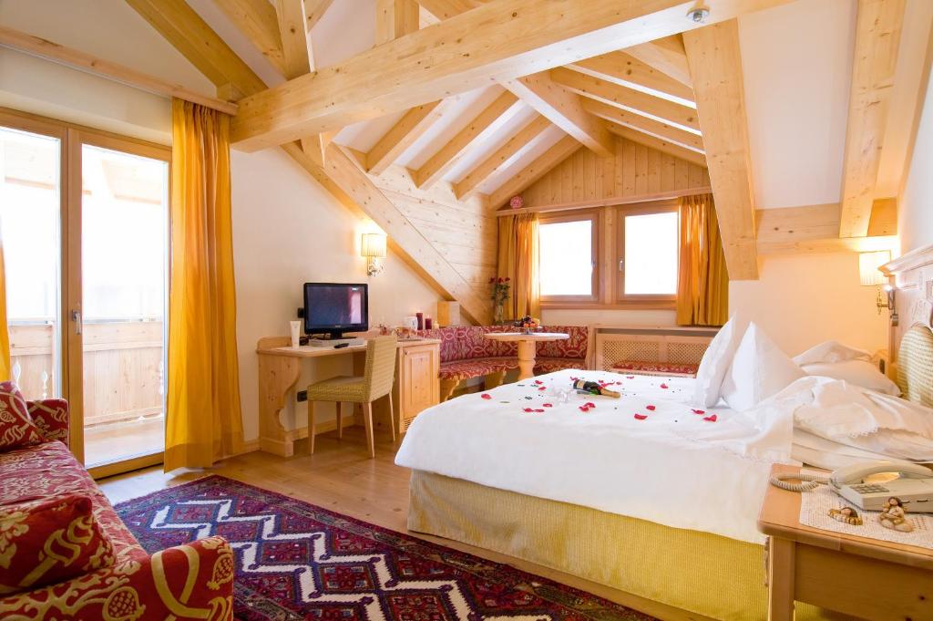 Сьюит (Junior Suite with Balcony - Attic), Boutique Hotel Diana